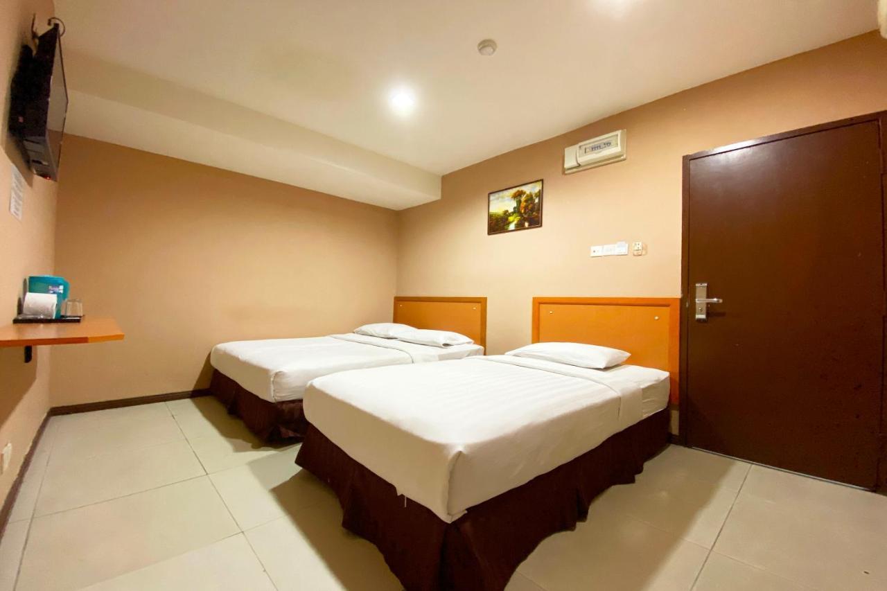 Oyo 90108 Hotel Kaya Kota Kinabalu Exterior foto