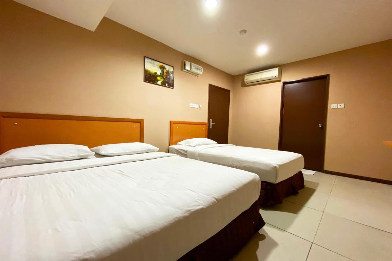 Oyo 90108 Hotel Kaya Kota Kinabalu Exterior foto